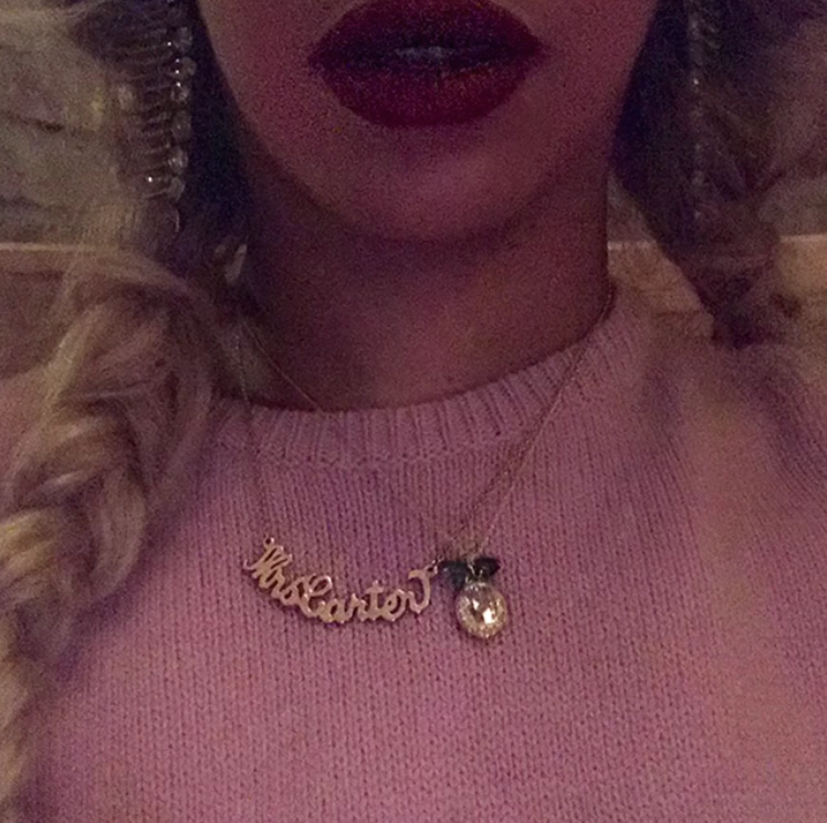 beyonce-name-plate-necklace
