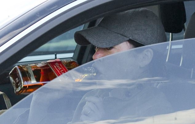 lara flynn boyle_johnnie walker red