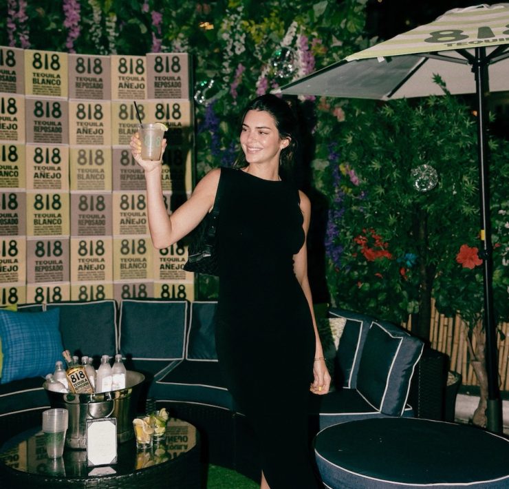 Kendall Jenner Spotted In Chicago Enjoying 818 Tequila Cocktails-Joy District_ftd image