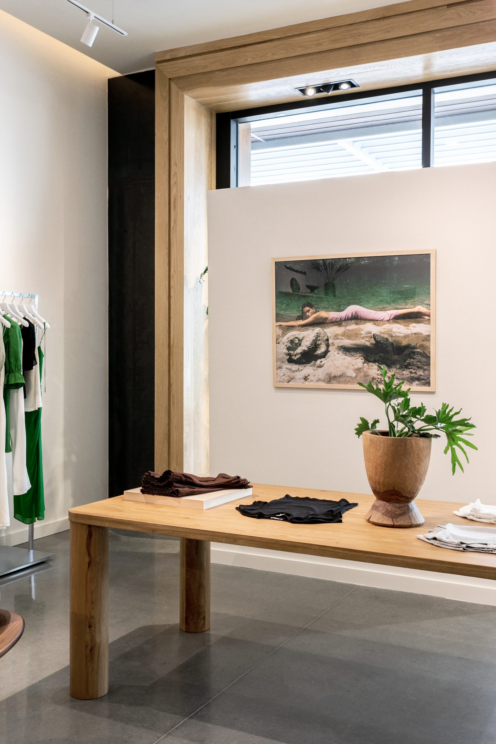 Image of News announcing Eco-Friendly Celeb Favorite fashion brand Reformation Opens Second Chicago Area Store at Oakbrook