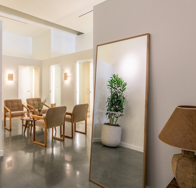 Image of News announcing Eco-Friendly Celeb Favorite fashion brand Reformation Opens Second Chicago Area Store at Oakbrook